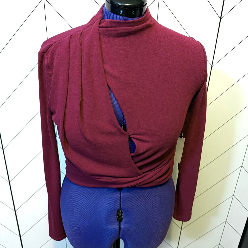ASTR Womens Medium Berry Long Sleeve Asymmetrical Cut out Top Stretch New Office